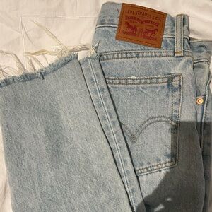 Sweetest vintage Ripped light Wash Levi’s, size 24 🩵